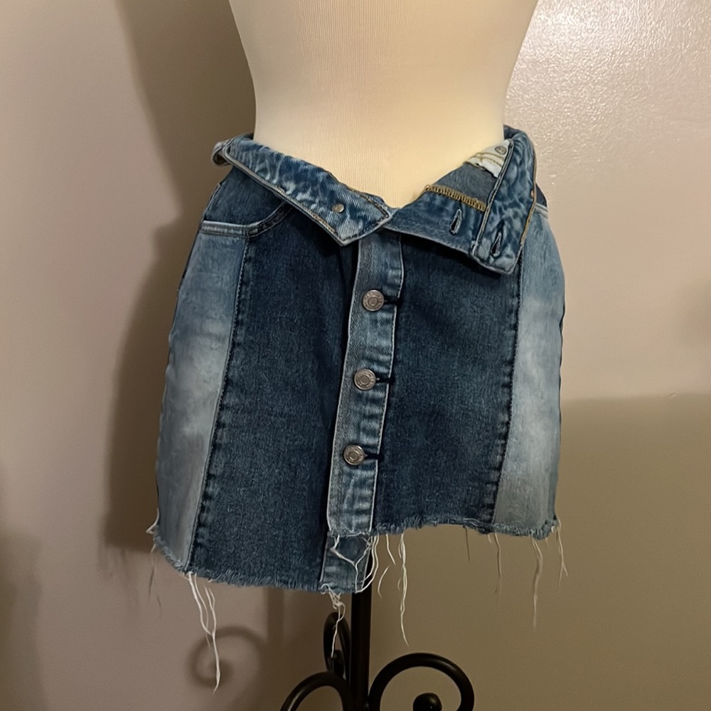 Two-toned denim button front mini skirt - Picture 5 of 5